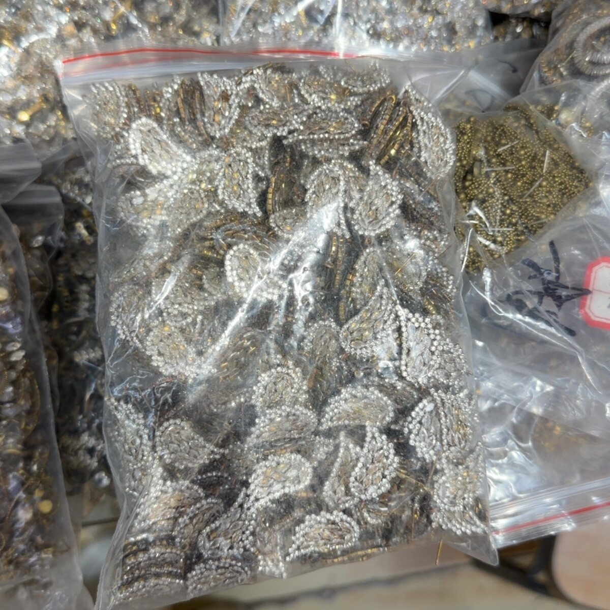 Серьги оптом из Китая в Украину