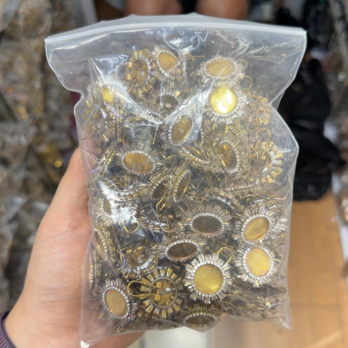 Серьги оптом из Китая в Украину