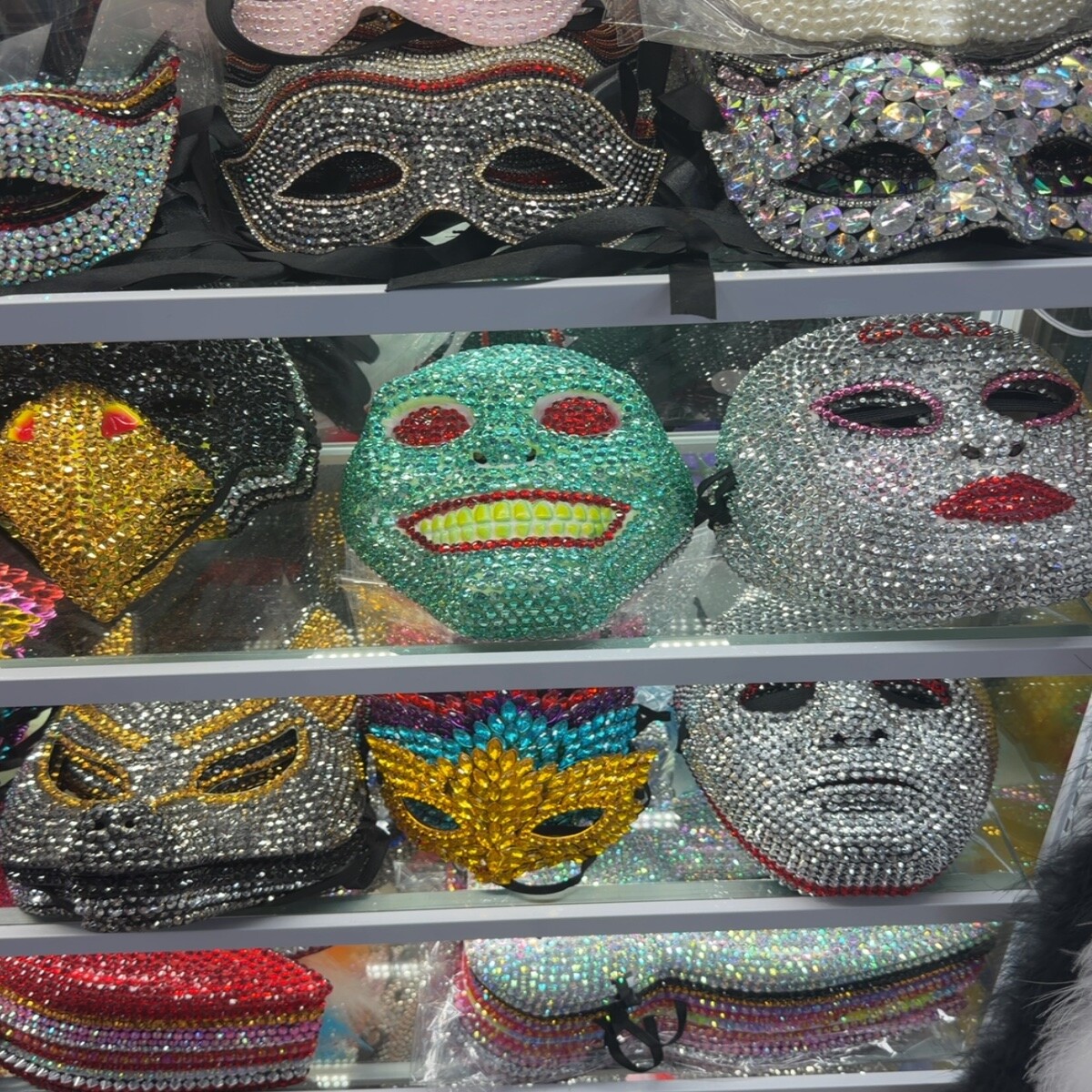 Аксесуари для костюмів оптом з Китаю в Україну